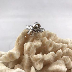 Vintage Avon bow ring